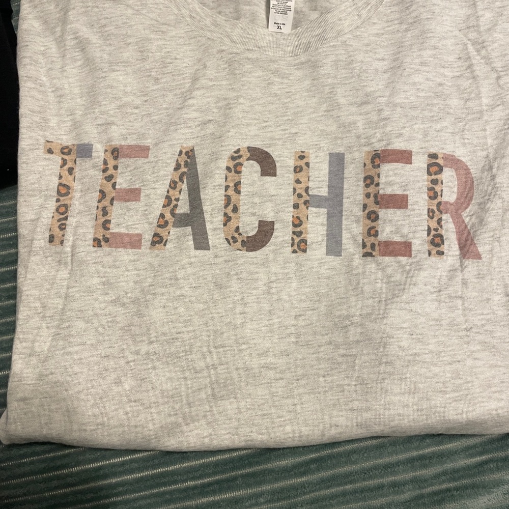 ✨✏️Calling ALL Teachers🎒✨ XL- Teacher T-Shirt Bundle *Its Back to School Time✨ - Picture 5 of 9